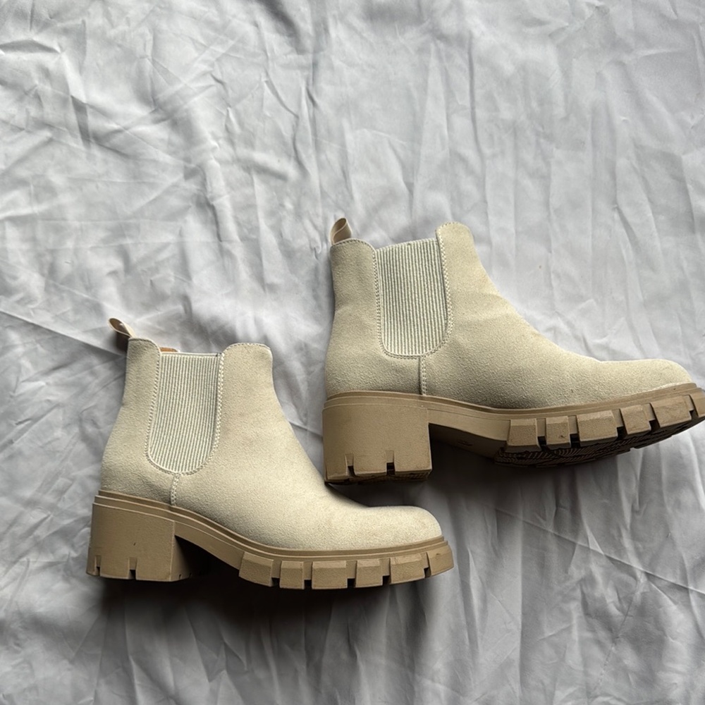 Women's Cream Chelsea Boots